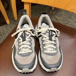 Columbia Men's Gray and Black Athletic Sneakers